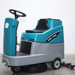Máy chà sàn liên hợp Kumisai KMS 60B (Ngồi lái)