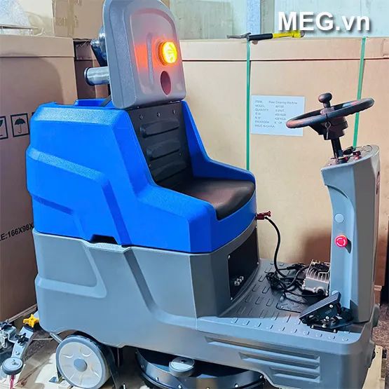 Máy chà sàn công nghiệp ngồi lái KRAFFER KF85 (1)