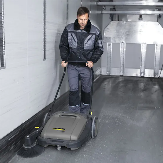 Xe quét rác đẩy tay Karcher KM 7020 C (5)