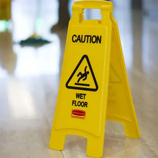 Biển báo CAUTION WET FLOOR Rubbermaid FG611277YEL (3)