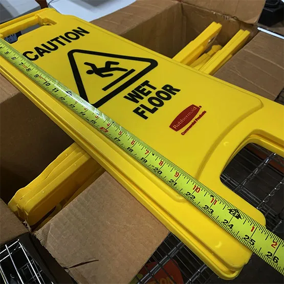 Biển báo CAUTION WET FLOOR Rubbermaid FG611277YEL (5)