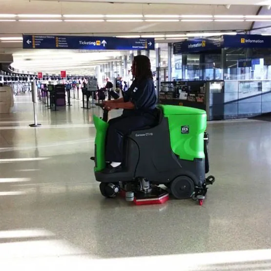 Máy chà sàn ngồi lái IPC CT110 BT60 (4)