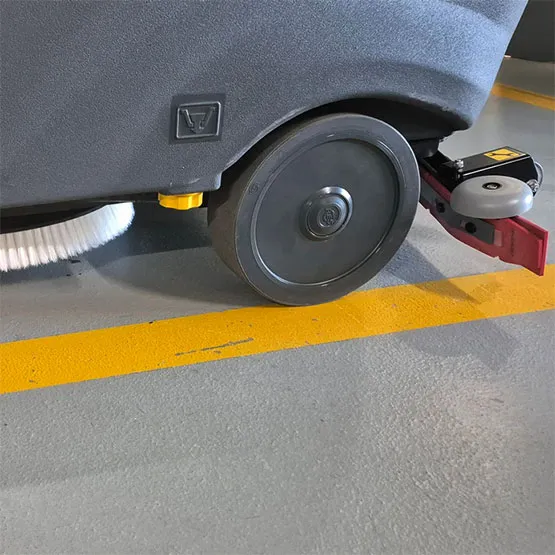 Máy chà sàn ngồi lái IPC CT81 BT55 (9)