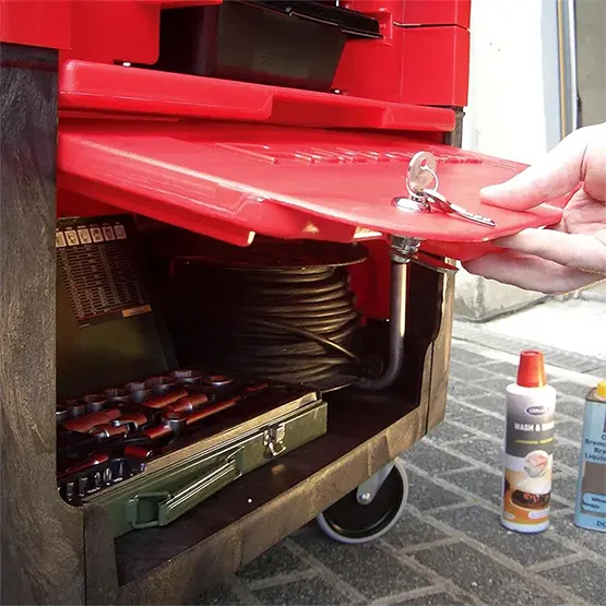 Xe đẩy kĩ thuật Rubbermaid® FG618088BLA (5)